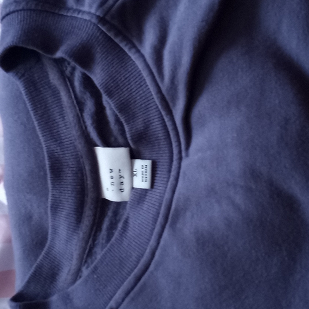 XL grey sweat shirt
